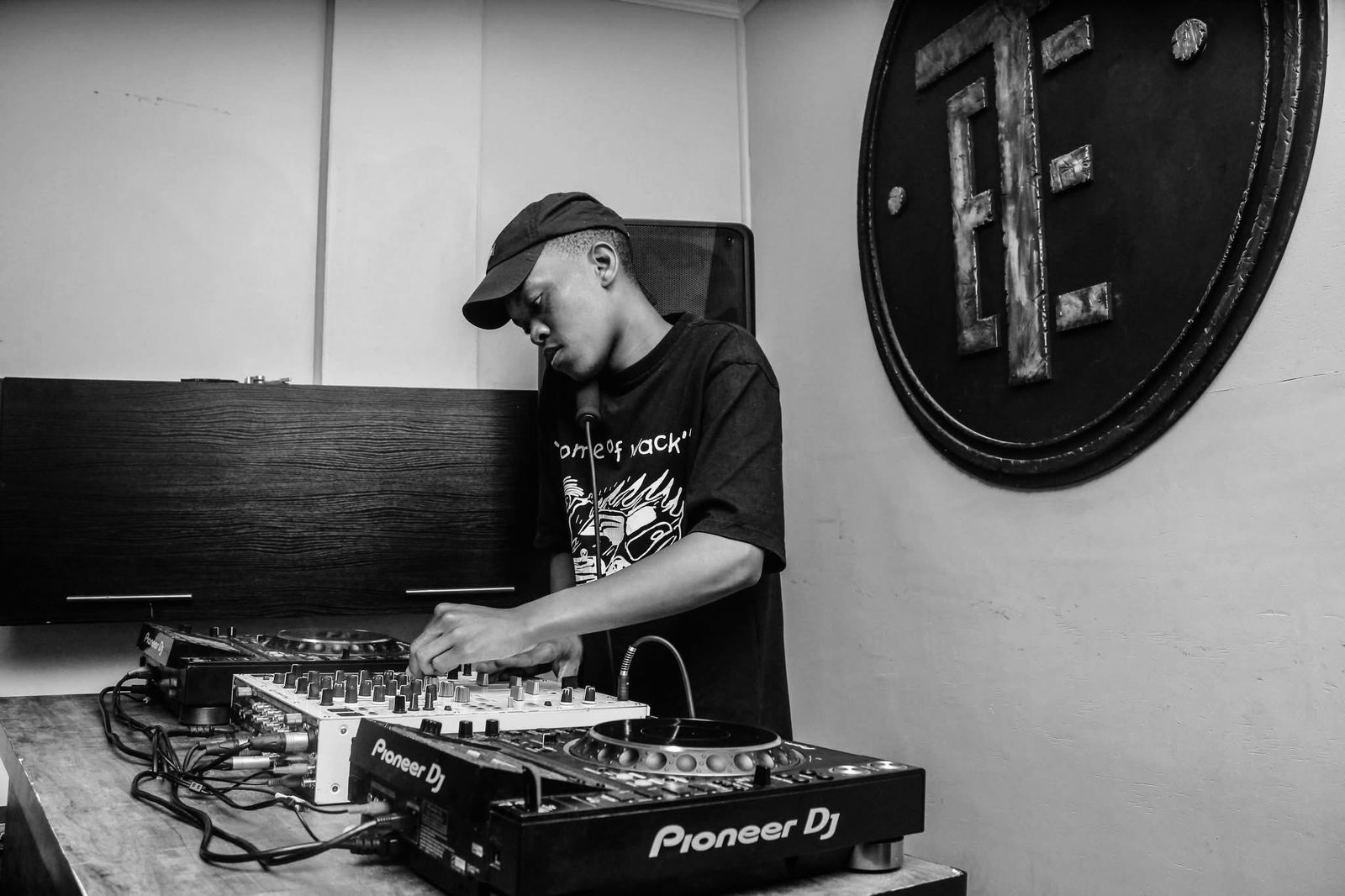 LORD_MIISH performing in dark club booth